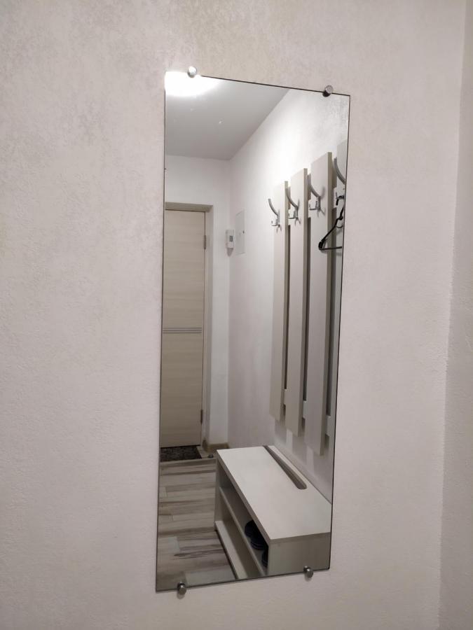 Нова 2Х Кімнатна В Центре Riwne Exterior foto