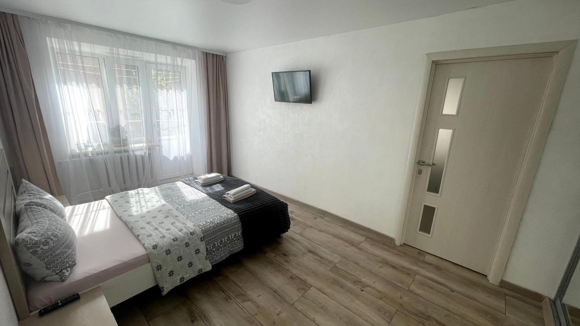Нова 2Х Кімнатна В Центре Riwne Exterior foto